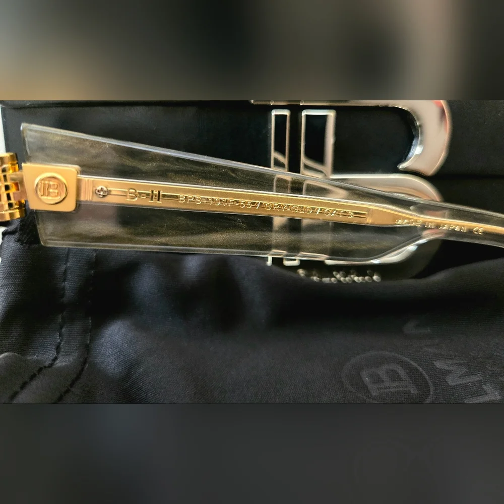 NWB BALMAIN PARIS Full Rim Cat Eye Shape Gray Gold Logo Sunglasses Made In Japan